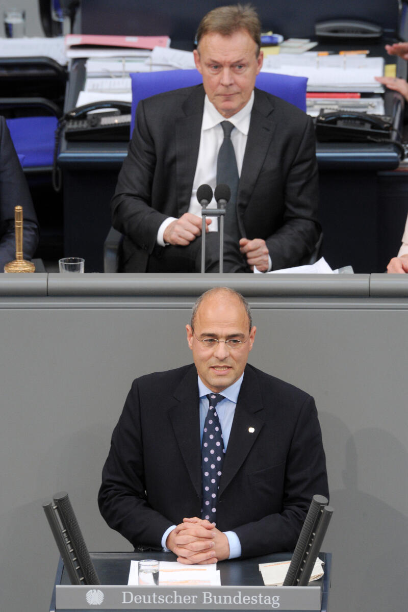 Peter Boehringer, AfD, Bundestagsabgeordneter, Abgeordneter, Mitglied Deutscher Bundestag, MdB, Rede, 11. Sitzung, Top 5, ZP 3, 4, Thema: EU-Verordnung zu einem Europäischen Währungsfond, Vorsitz: Bundestagsvizepräsident Thomas Oppermann, SPD.; Rednerpult. Boehringer, Peter; Oppermann, Thomas Peter Boehringer, AfD, Bundestagsabgeordneter, Abgeordneter, Mitglied Deutscher Bundestag, MdB, Rede, 11. Sitzung, Top 5, ZP 3, 4, Thema: EU-Verordnung zu einem Europäischen Währungsfond, Vorsitz: Bundestagsvizepräsident Thomas Oppermann, SPD.; Rednerpult.