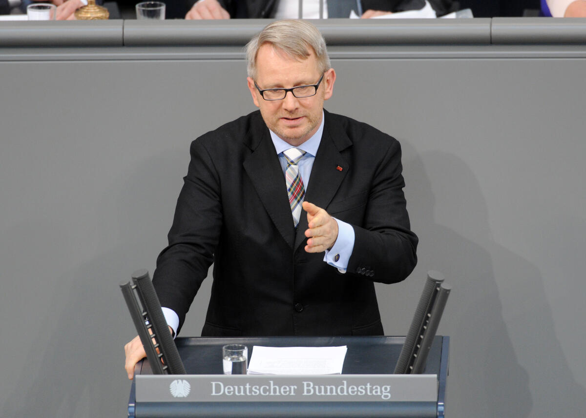 Kahrs, Johannes Johannes Kahrs, SPD, Bundestagsabgeordneter, Abgeordneter, Mitglied Deutscher Bundestag, MdB, Rede, 11. Sitzung, Top 5, ZP 3, 4, Thema: EU-Verordnung zu einem Europäischen Währungsfond.; Rednerpult.