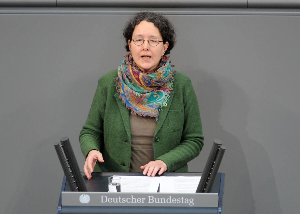 Lazar, Monika Monika Lazar, Bündnis 90/Die Grünen, Bundestagsabgeordnete, Abgeordnete, Mitglied Deutscher Bundestag, MdB, Rede, 11. Sitzung, Top 4, Thema: Demokratieklausel.; Rednerpult.