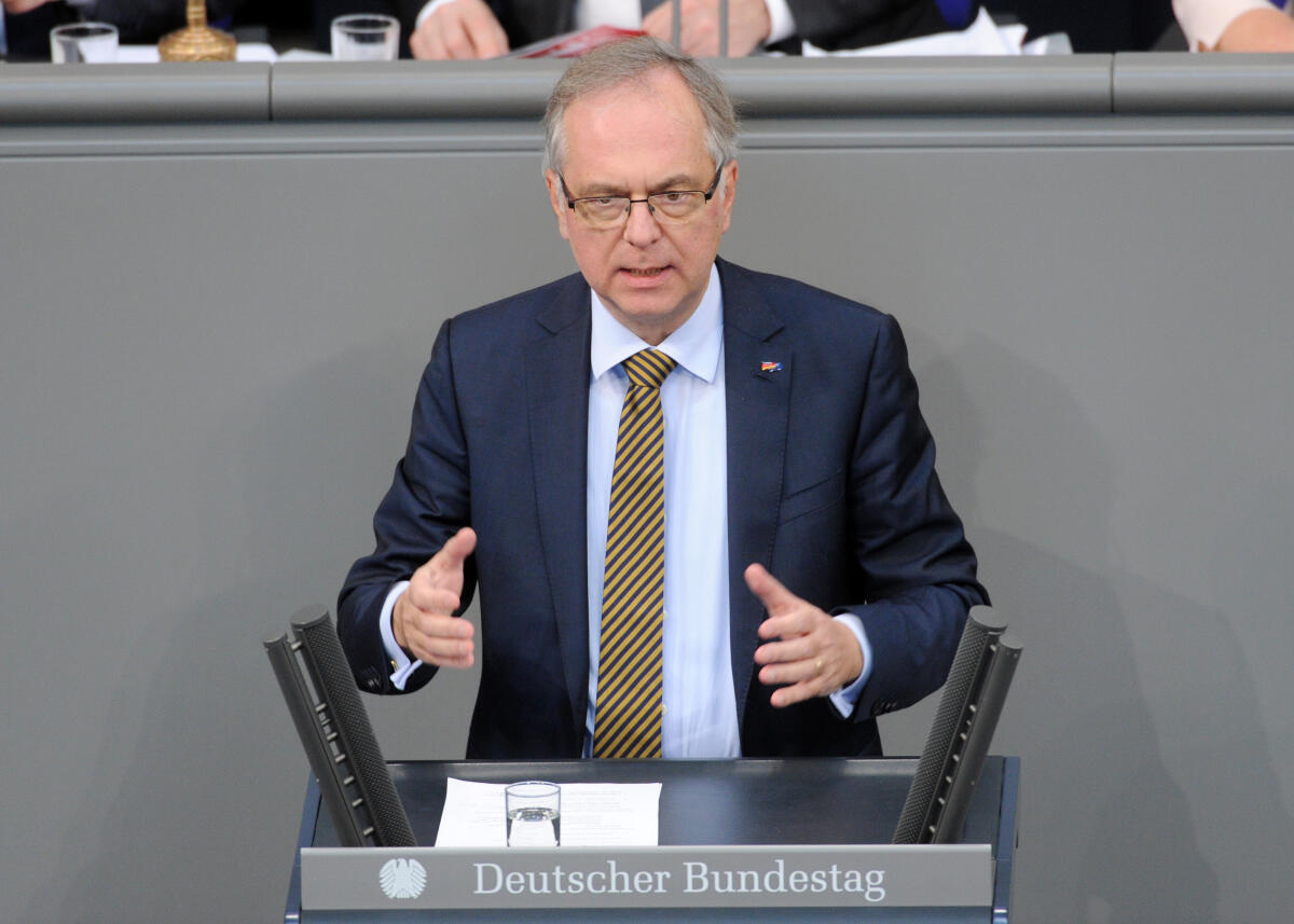 Hirte, Heribert Prof. Dr. Heribert Hirte, CDU/CSU, Bundestagsabgeordneter, Abgeordneter, Mitglied Deutscher Bundestag, MdB, Rede, 11. Sitzung, Top 5, ZP 3, 4, Thema: EU-Verordnung zu einem Europäischen Währungsfond.; Rednerpult.