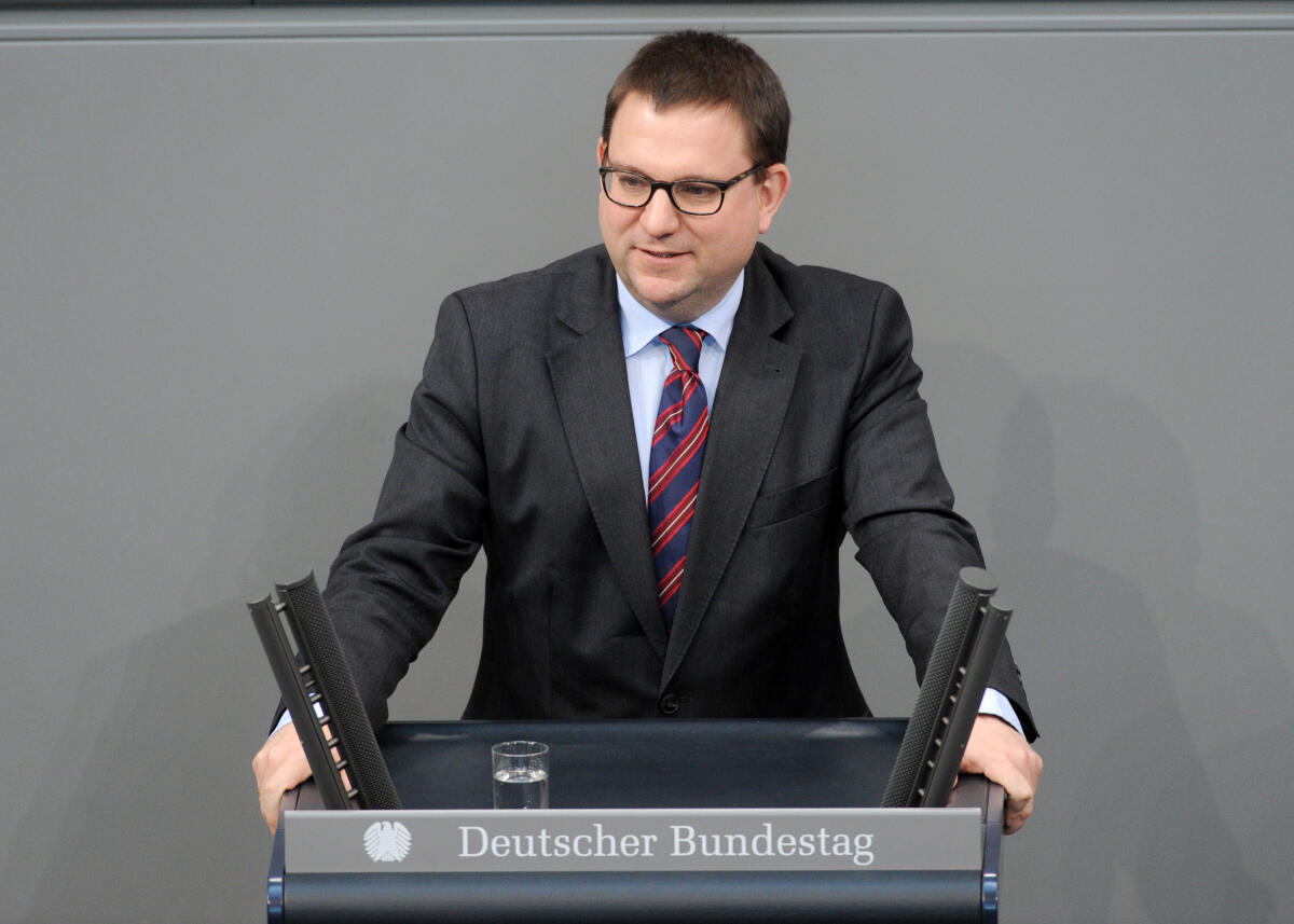Ruppert, Stefan Dr. Stefan Ruppert, FDP, Bundestagsabgeordneter, Abgeordneter, Mitglied Deutscher Bundestag, MdB, Rede, 11. Sitzung, Top 3, Thema: Familiennachzug zu subsidiär Schutzberechtigten.; Rednerpult.