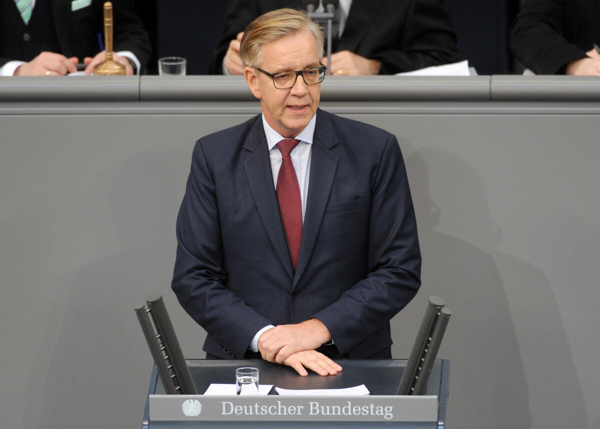 Bartsch, Dietmar Dr. Dietmar Bartsch, DIE LINKE, Bundestagsabgeordneter, Abgeordneter, Mitglied Deutscher Bundestag, MdB, Rede, 11. Sitzung, Top 3, Thema: Familiennachzug zu subsidiär Schutzberechtigten.; Rednerpult.
