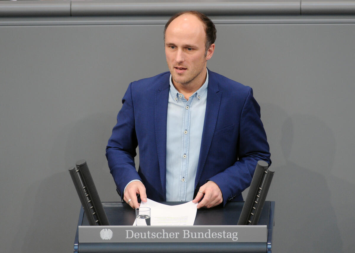 Lehmann, Sven Sven Lehmann, Bündnis 90/Die Grünen, Bundestagsabgeordneter, Abgeordneter, Mitglied Deutscher Bundestag, MdB, Rede, 12. Sitzung, Top 15, Thema: Sanktionen bei Hartz IV und bei der Sozialhilfe.; Rednerpult.