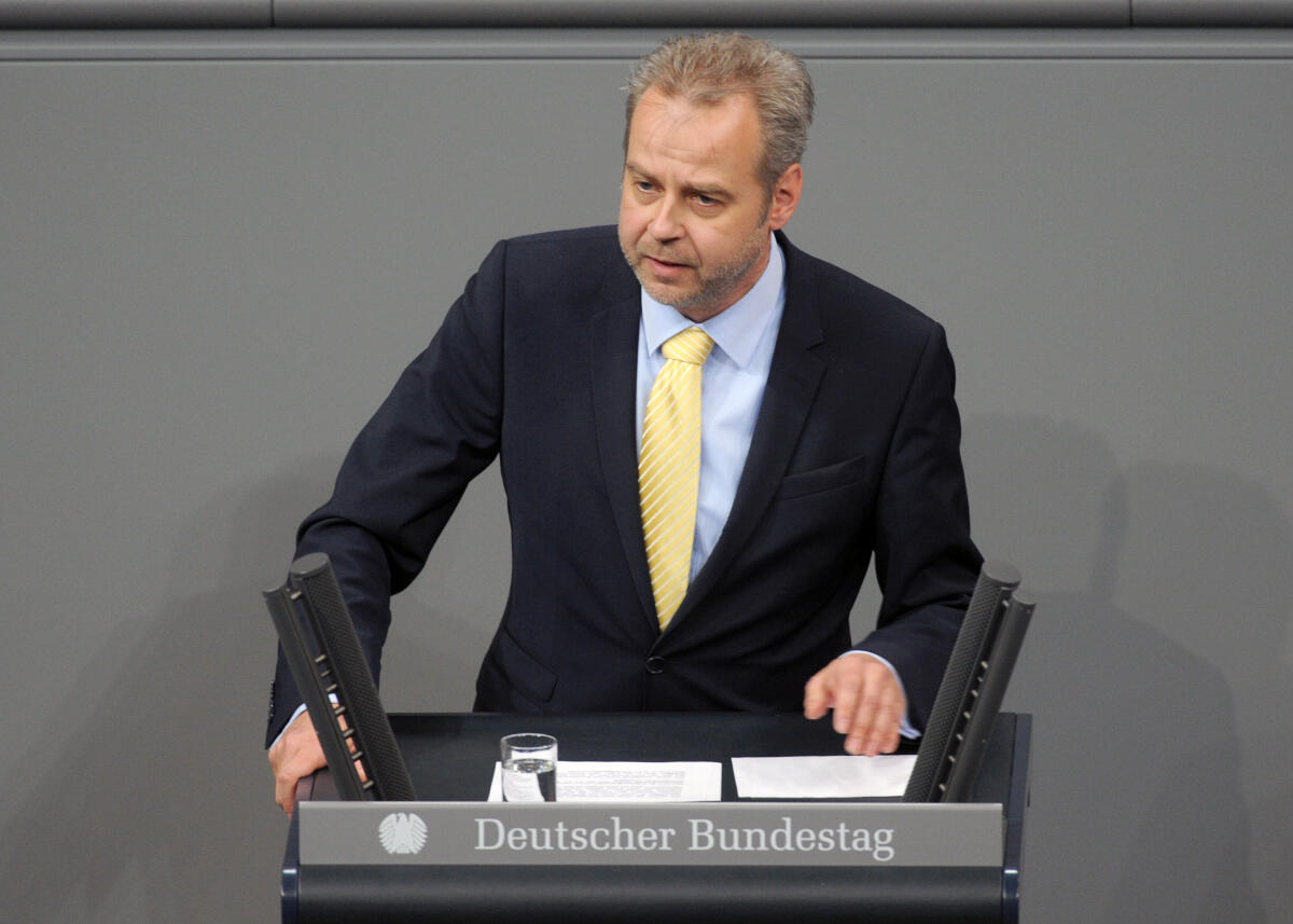 Mansmann, Till Till Mansmann, FDP, Bundestagsabgeordneter, Abgeordneter, Mitglied Deutscher Bundestag, MdB, Rede, 11. Sitzung, Top 11, Thema: Krankenversicherungsbeiträge für Betriebsrenten.; Rednerpult.