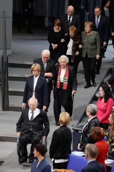 Schäuble, Wolfgang; Lasker-Wallfisch, Anita; Steinmeier, Frank-Walter; Kirchhof, Paul; Merkel, Angela; Lasker-Harpprecht, Renate; Müller, Michael Reichstagsgebäude, Plenarsaal