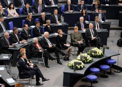 Schäuble, Wolfgang; Lasker-Wallfisch, Anita; Steinmeier, Frank-Walter; Kirchhof, Paul; Merkel, Angela; Lasker-Harpprecht, Renate; Müller, Michael Reichstagsgebäude, Plenarsaal