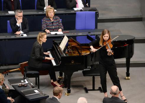 Stapf, Judith; Ruubel, Kärt Reichstagsgebäude, Plenarsaal