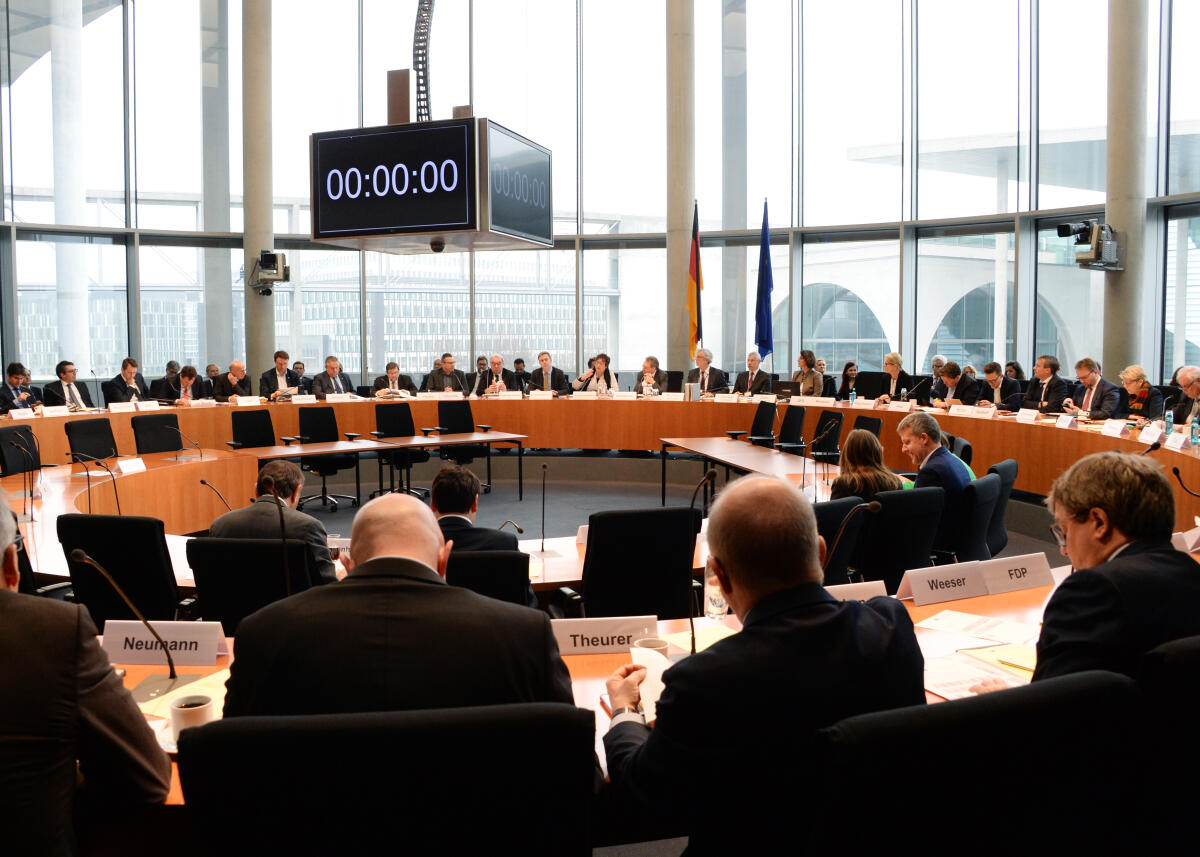 Der Ausschuss des Deutschen Bundestages für Wirtschaft und Energie hat unter der Leitung seines Vorsitzenden Klaus Ernst, DIE LINKE, eine Sitzung, an der BMin. Brigtte Zypries teil nimmt.; Übersicht. Der Ausschuss des Deutschen Bundestages für Wirtschaft und Energie hat unter der Leitung seines Vorsitzenden Klaus Ernst, DIE LINKE, eine Sitzung, an der BMin. Brigtte Zypries teil nimmt.; Übersicht.