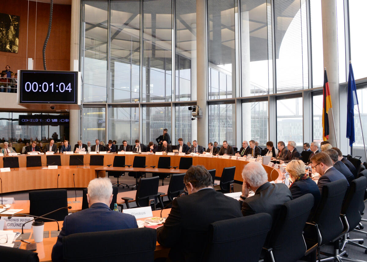 Der Ausschuss des Deutschen Bundestages für Wirtschaft und Energie hat unter der Leitung seines Vorsitzenden Klaus Ernst, DIE LINKE, eine Sitzung, an der BMin. Brigtte Zypries teil nimmt.; Übersicht. Der Ausschuss des Deutschen Bundestages für Wirtschaft und Energie hat unter der Leitung seines Vorsitzenden Klaus Ernst, DIE LINKE, eine Sitzung, an der BMin. Brigtte Zypries teil nimmt.; Übersicht.