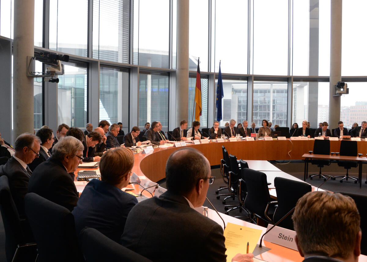 Der Ausschuss des Deutschen Bundestages für Wirtschaft und Energie hat unter der Leitung seines Vorsitzenden Klaus Ernst, DIE LINKE, eine Sitzung, an der BMin. Brigtte Zypries teil nimmt.; Übersicht. Der Ausschuss des Deutschen Bundestages für Wirtschaft und Energie hat unter der Leitung seines Vorsitzenden Klaus Ernst, DIE LINKE, eine Sitzung, an der BMin. Brigtte Zypries teil nimmt.; Übersicht.