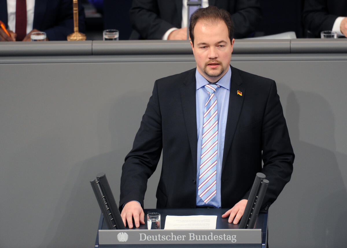 Sichert, Martin Martin Sichert, AfD, Bundestagsabgeordneter, Abgeordneter, Mitglied Deutscher Bundestag, MdB, Rede, 8. Sitzung, Top 20, ZP 8, Thema: Beitragssatz in der Arbeitslosenversicherung.; Rednerpult.