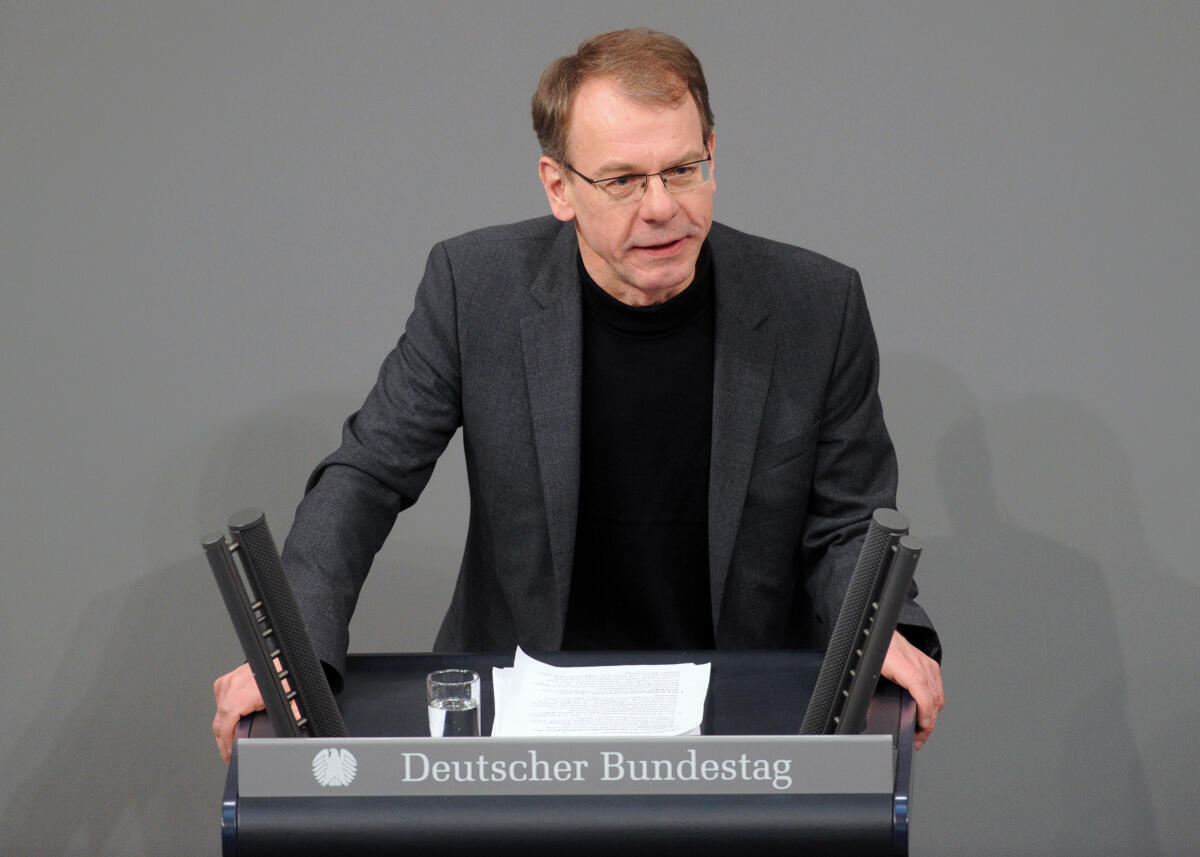 Kurth, Markus Markus Kurth, Bündnis 90/Die Grünen, Bundestagsabgeordneter, Abgeordneter, Mitglied Deutscher Bundestag, MdB, Rede, 8. Sitzung, Top 20, ZP 8, Thema: Beitragssatz in der Arbeitslosenversicherung.; Rednerpult.