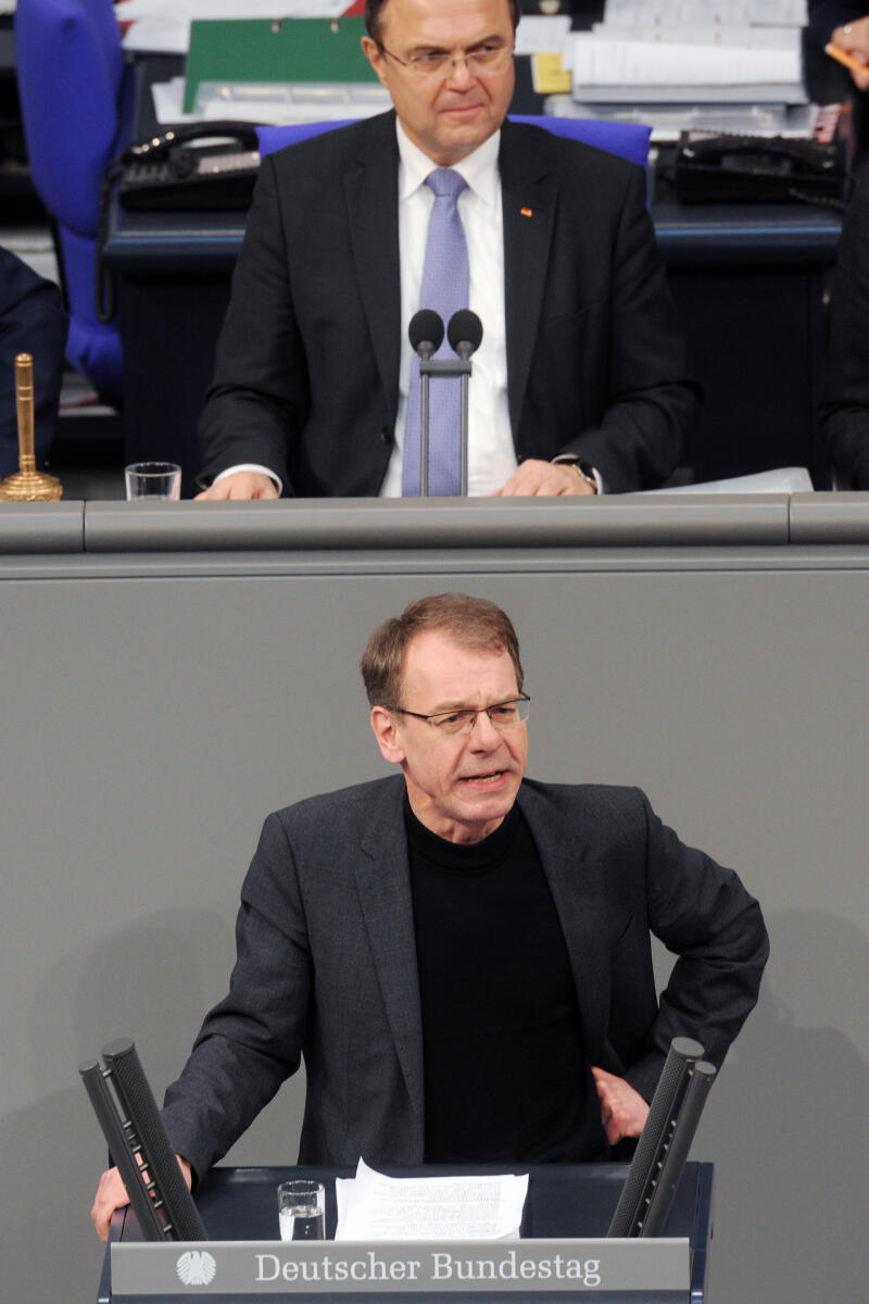 Kurth, Markus; Friedrich, Hans-Peter Markus Kurth, Bündnis 90/Die Grünen, Bundestagsabgeordneter, Abgeordneter, Mitglied Deutscher Bundestag, MdB, Rede, 8. Sitzung, Top 20, ZP 8, Thema: Beitragssatz in der Arbeitslosenversicherung,; Vorsitz: Bundestagsvizepräsident Dr. Hans-Peter Friedrich, CDU/CSU.; Rednerpult.