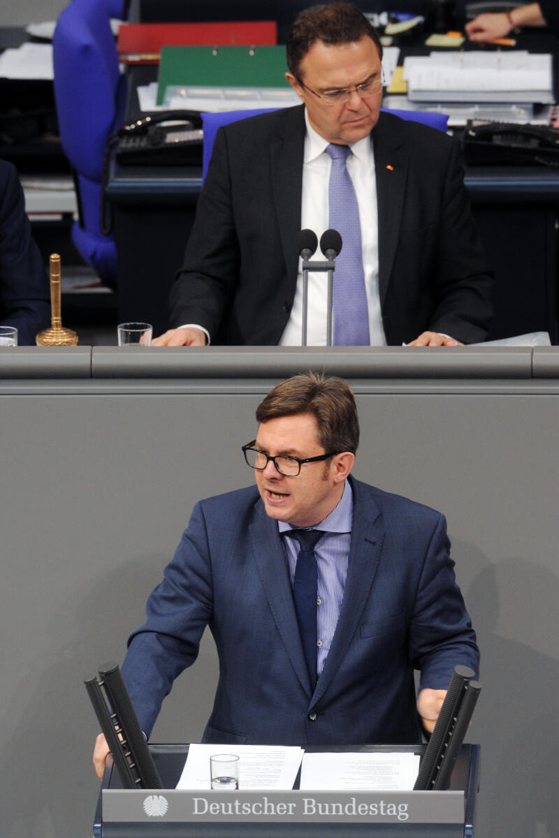 Rosemann, Martin; Friedrich, Hans-Peter Dr. Martin Rosemann, SPD, Bundestagsabgeordneter, Abgeordneter, Mitglied Deutscher Bundestag, MdB, Rede, 8. Sitzung, Top 20, ZP 8, Thema: Beitragssatz in der Arbeitslosenversicherung, Vorsitz: Bundestagsvizepräsident Dr. Hans-Peter Friedrich, CDU/CSU.; Rednerpult.