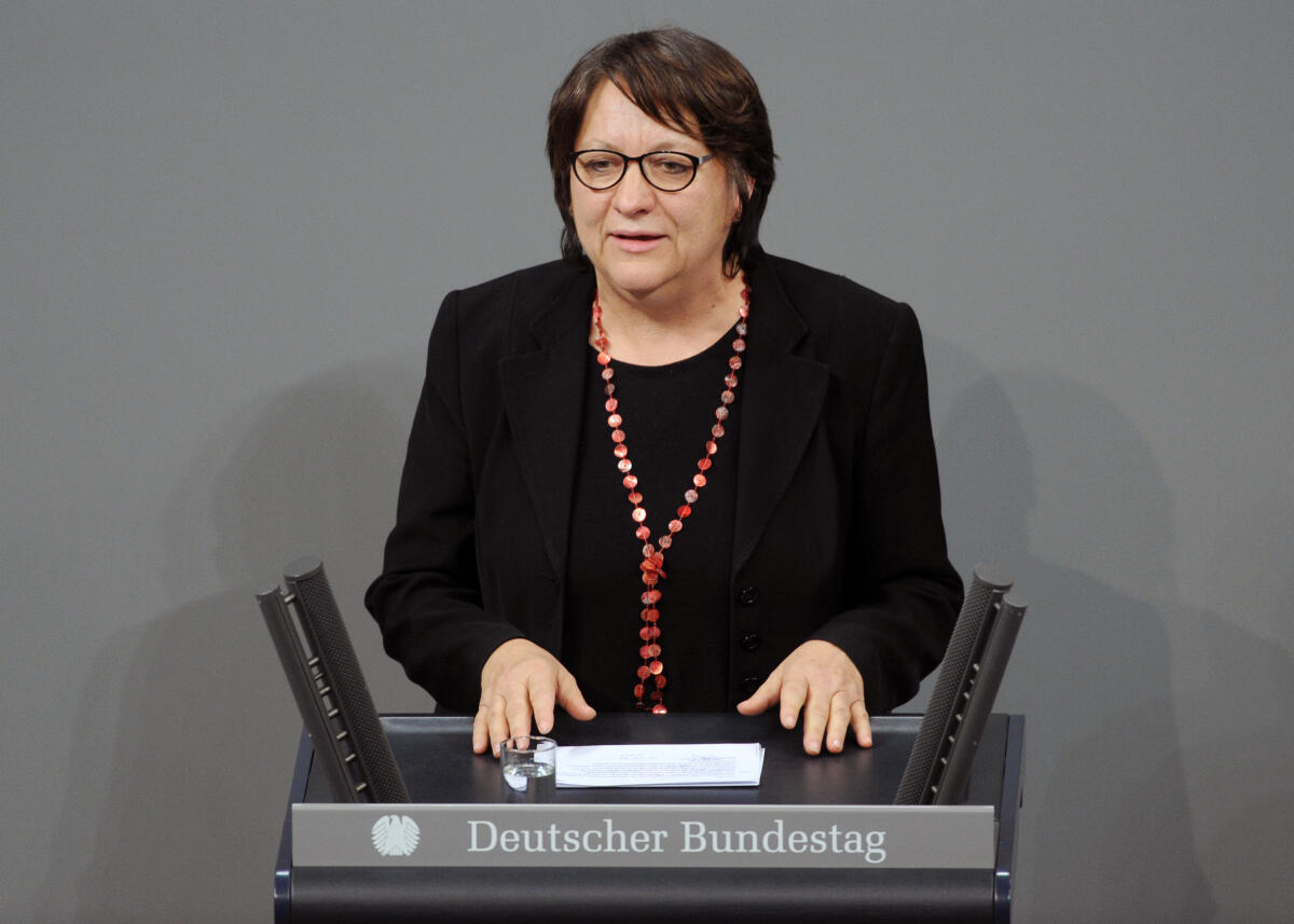 Möhring, Cornelia Cornelia Möhring, DIE LINKE, Bundestagsabgeordnete, Abgeordnete, Mitglied Deutscher Bundestag, MdB, Rede, 7. Sitzung, ZP 2, Thema: Aktuelle Stunde - Freiheit und Gleichheit von Frauen.; Rednerpult.