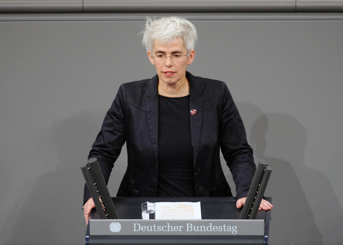 Schauws, Ulle Ulle Schauws, Bündnis 90/Die Grünen, Bundestagsabgeordnete, Abgeordnete, Mitglied Deutscher Bundestag, MdB, Rede, 7. Sitzung, ZP 2, Thema: Aktuelle Stunde - Freiheit und Gleichheit von Frauen.; Rednerpult.