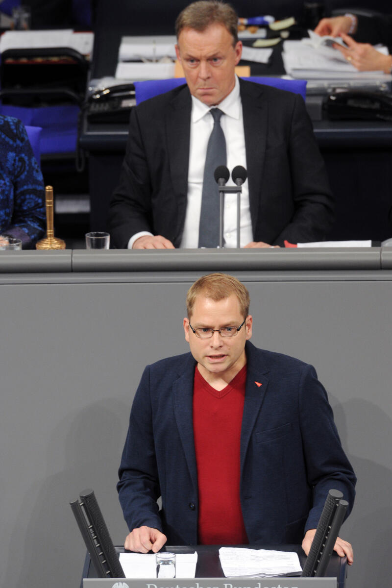 Beutin, Lorenz Gösta; Oppermann, Thomas Lorenz Gösta Beutin, DIE LINKE, Bundestagsabgeordneter, Abgeordneter, Mitglied Deutscher Bundestag, MdB, Rede, 7. Sitzung, ZP 1, 17, Thema: Klimaschutz, Vorsitz: Bundestagsvizepräsident Thomas Oppermann, SPD.; Rednerpult.