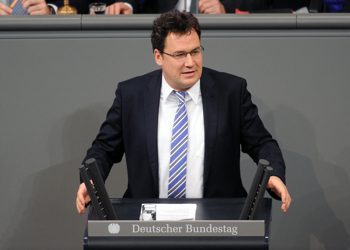 Stetten, Christian Freiherr von Christian Freiherr von Stetten, CDU/CSU, Bundestagsabgeordneter, Abgeordneter, Mitglied Deutscher Bundestag, MdB, Rede, 7. Sitzung, Top 13, Thema: Vermögensteuer.; Rednerpult.
