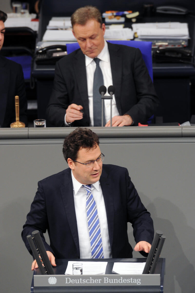 Stetten, Christian Freiherr von; Oppermann, Thomas Christian Freiherr von Stetten, CDU/CSU, Bundestagsabgeordneter, Abgeordneter, Mitglied Deutscher Bundestag, MdB, Rede, 7. Sitzung, Top 13, Thema: Vermögensteuer, Vorsitz: Bundestagsvizepräsident Thomas Oppermann, SPD.; Rednerpult.