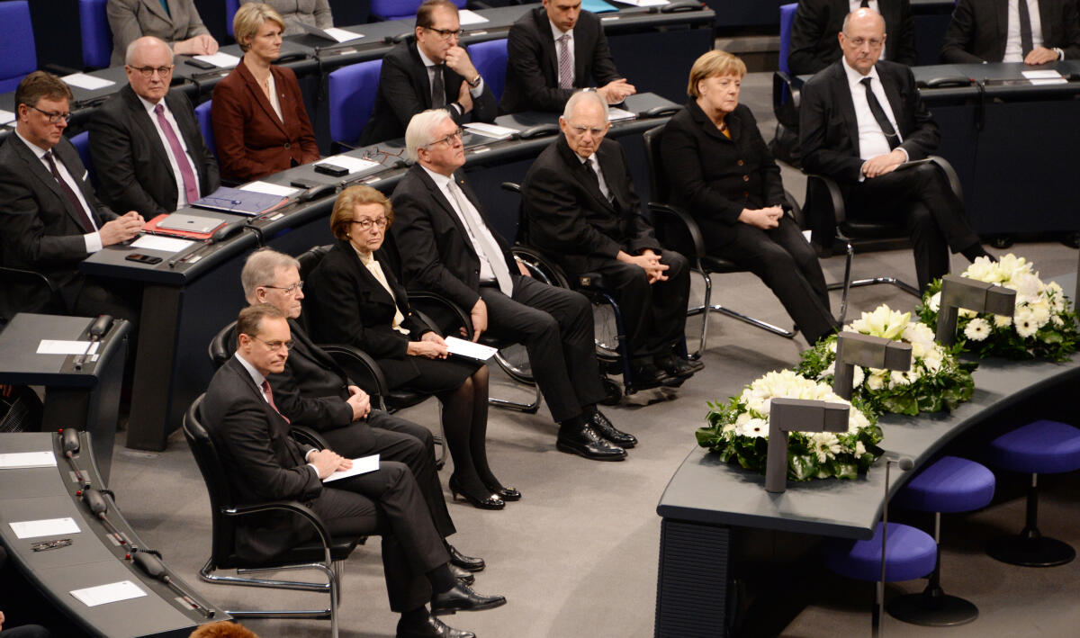 Staatsakt zu Ehren des früheren Bundestagspräsidenten Dr. Philipp Jenninger.; Bundesratspräsident Michael Müller, Walter Kardinal Kasper, Ina Jenninger, Bundespräsident Frank-Walter Steinmeier, Bundestagspräsident Wolfgang Schäuble, Bundeskanzlerin Angela Merkel und der Vizepräsident des Bundesverfassungsgerichts, Professor Ferdinand Kirchhof Staatsakt zu Ehren des früheren Bundestagspräsidenten Dr. Philipp Jenninger.; Bundesratspräsident Michael Müller, Walter Kardinal Kasper, Ina Jenninger, Bundespräsident Frank-Walter Steinmeier, Bundestagspräsident Wolfgang Schäuble, Bundeskanzlerin Angela Merkel und der Vizepräsident des Bundesverfassungsgerichts, Professor Ferdinand Kirchhof