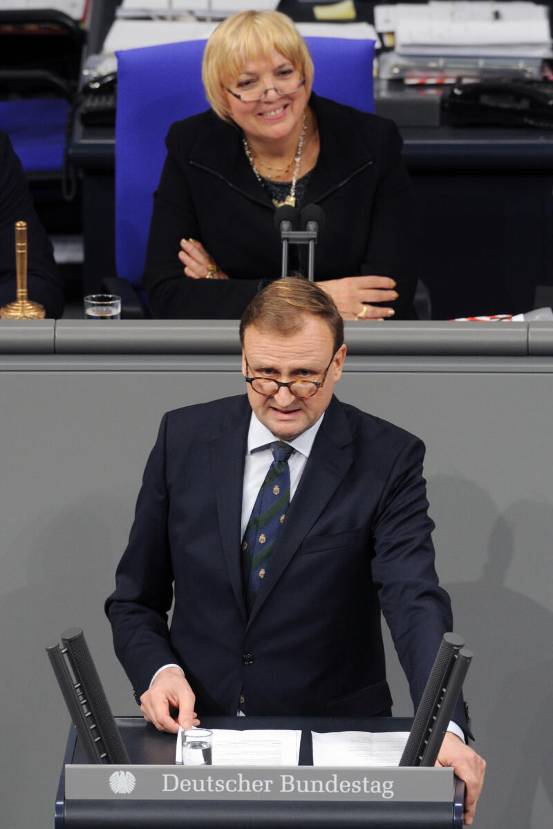 Marwitz, Hans-Georg von der; Roth, Claudia Hans-Georg von der Marwitz, CDU/CSU, Bundestagsabgeordneter, Abgeordneter, Mitglied Deutscher Bundestag, MdB, Rede, 7. Sitzung, Top 12, Thema: Digitalisierung in der Landwirtschaft, Vorsitz: Bundestagsvizepräsidentin Claudia Roth, Bündnis 90/Die Grünen.; Rednerpult.