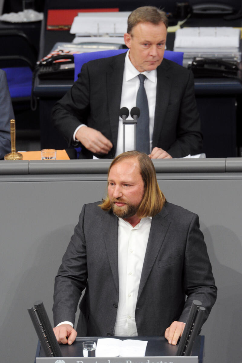 Hofreiter, Anton; Oppermann, Thomas Dr. Anton Hofreiter, Bündnis 90/Die Grünen, Bundestagsabgeordneter, Abgeordneter, Mitglied Deutscher Bundestag, MdB, Rede, 7. Sitzung, Top 8, Thema: Gesunde Ernährung, Vorsitz: Bundestagsvizepräsident Thomas Oppermann, SPD.; Rednerpult.