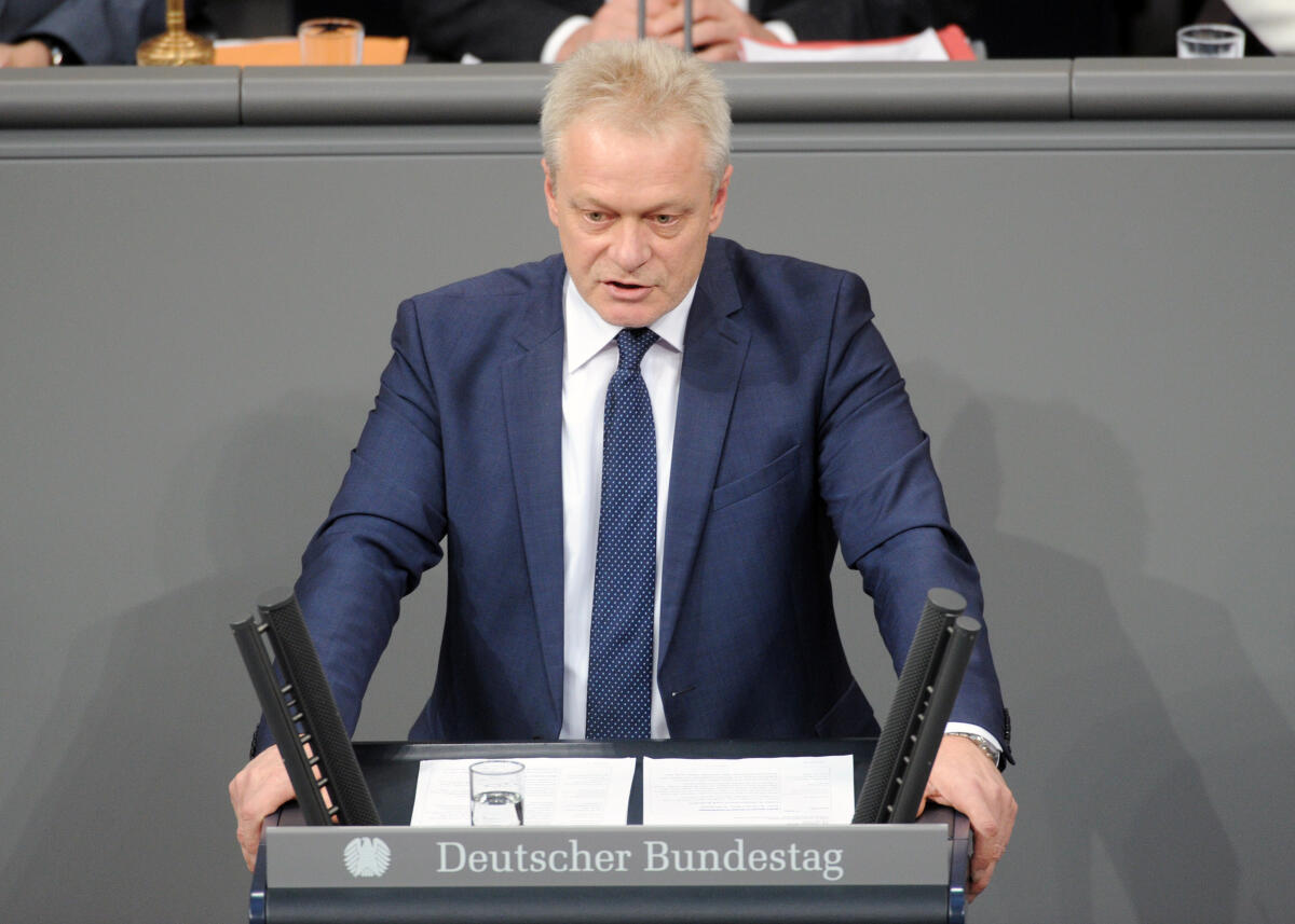 Rainer, Alois Alois Rainer, CDU/CSU, Bundestagsabgeordneter, Abgeordneter, Mitglied Deutscher Bundestag, MdB, Rede, 7. Sitzung, Top 8, Thema: Gesunde Ernährung.; Rednerpult.