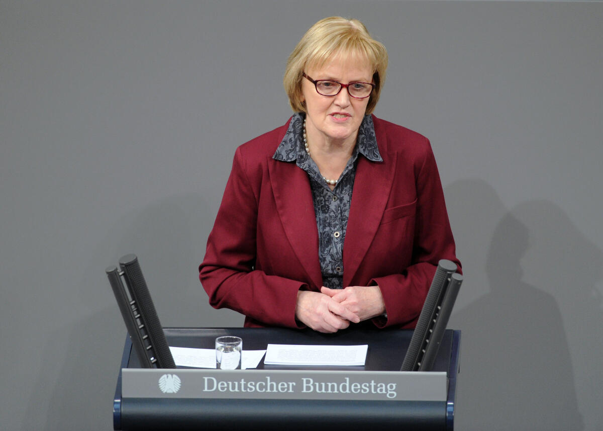 Schulte, Ursula Ursula Schulte, SPD, Bundestagsabgeordnete, Abgeordnete, Mitglied Deutscher Bundestag, MdB, Rede, 7. Sitzung, Top 8, Thema: Gesunde Ernährung.; Rednerpult.