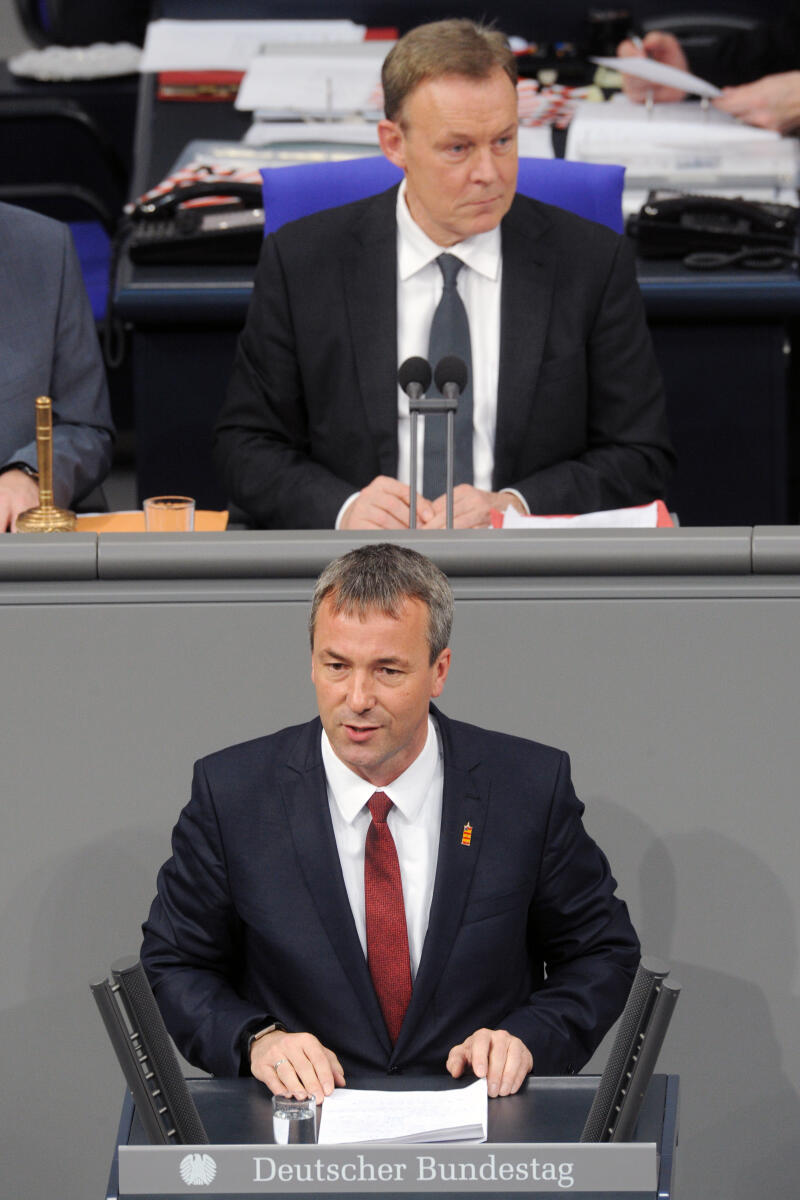 Saathoff, Johann; Oppermann, Thomas Johann Saathof, SPD, Bundestagsabgeordneter, Abgeordneter, Mitglied Deutscher Bundestag, MdB, Rede, 7. Sitzung, Top 8, Thema: Gesunde Ernährung, Vorsitz: Bundestagsvizepräsident Thomas Oppermann, SPD.; Rednerpult.