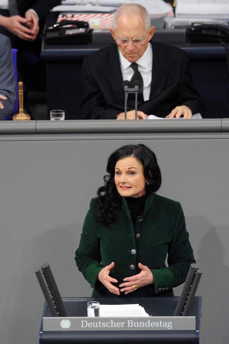 Connemann, Gitta; Schäuble, Wolfgang Gitta Connemann, CDU/CSU, Bundestagsabgeordnete, Abgeordnete, Mitglied Deutscher Bundestag, MdB, Rede, 7. Sitzung, Top 8, Thema: Gesunde Ernährung, Vorsitz: Bundestagspräsident Dr. Wolfgang Schäuble, CDU/CSU.; Rednerpult.