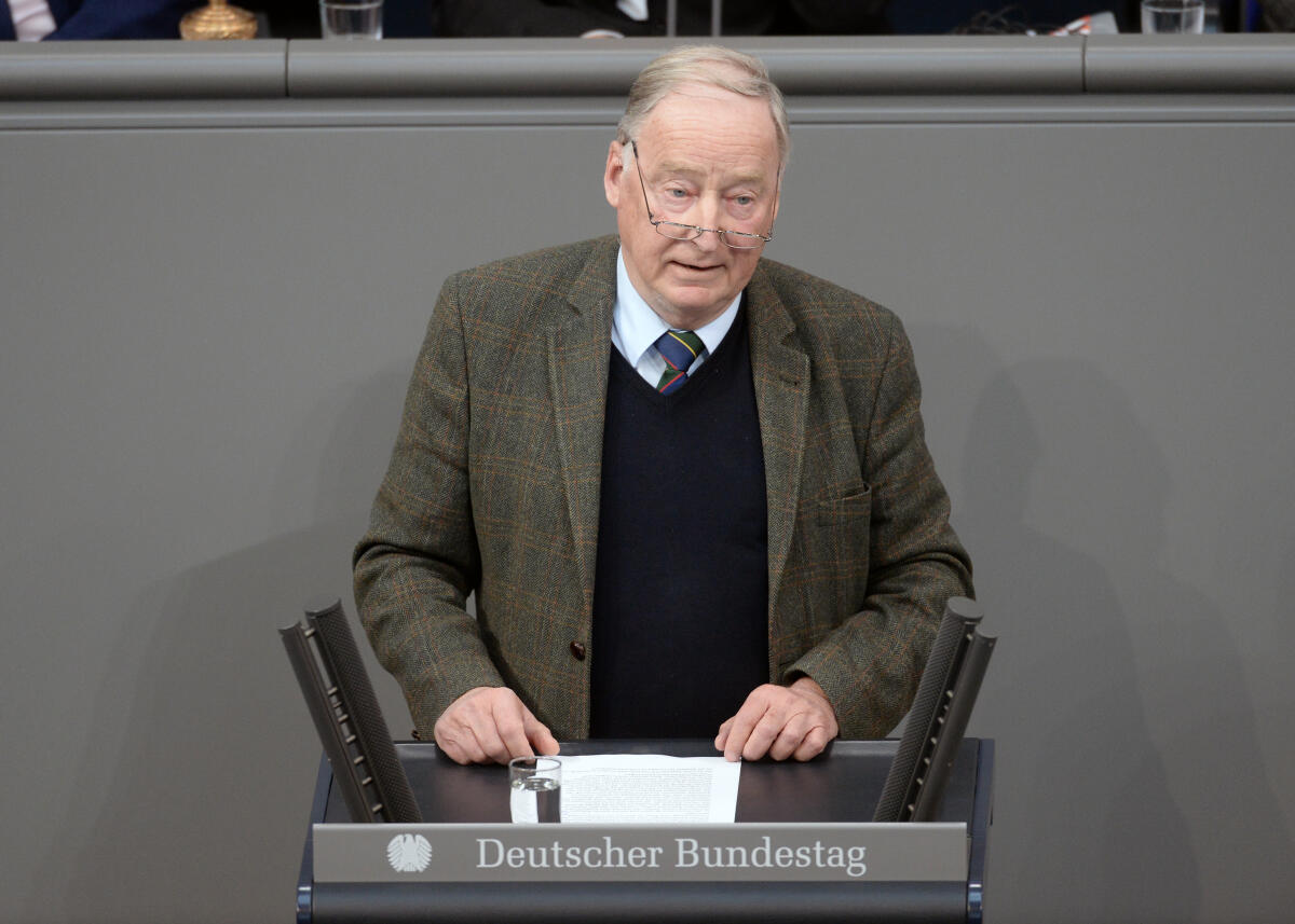 Gauland, Eberhardt Alexander Der Deutsche Bundestag und die französische Nationalversammlung haben aus Anlass des 55. Jahrestages des Élysée-Vertrages gemeinsame Sitzungen in Berlin (hier im Bild) und in Paris. Bundestagspräsident Dr. Wolfgang Schäuble, CDU/CSU, und der französische Amtskollege Francois de Rugy, halten Reden. Anschließend reden Mitglieder des Bundestages aller im Bundestag vertretenen Parteien. Hier Dr. Eberhardt Alexander Gauland, AfD.; Élysée-Vertrag, Bundestagssitzung, Rednerpult.
