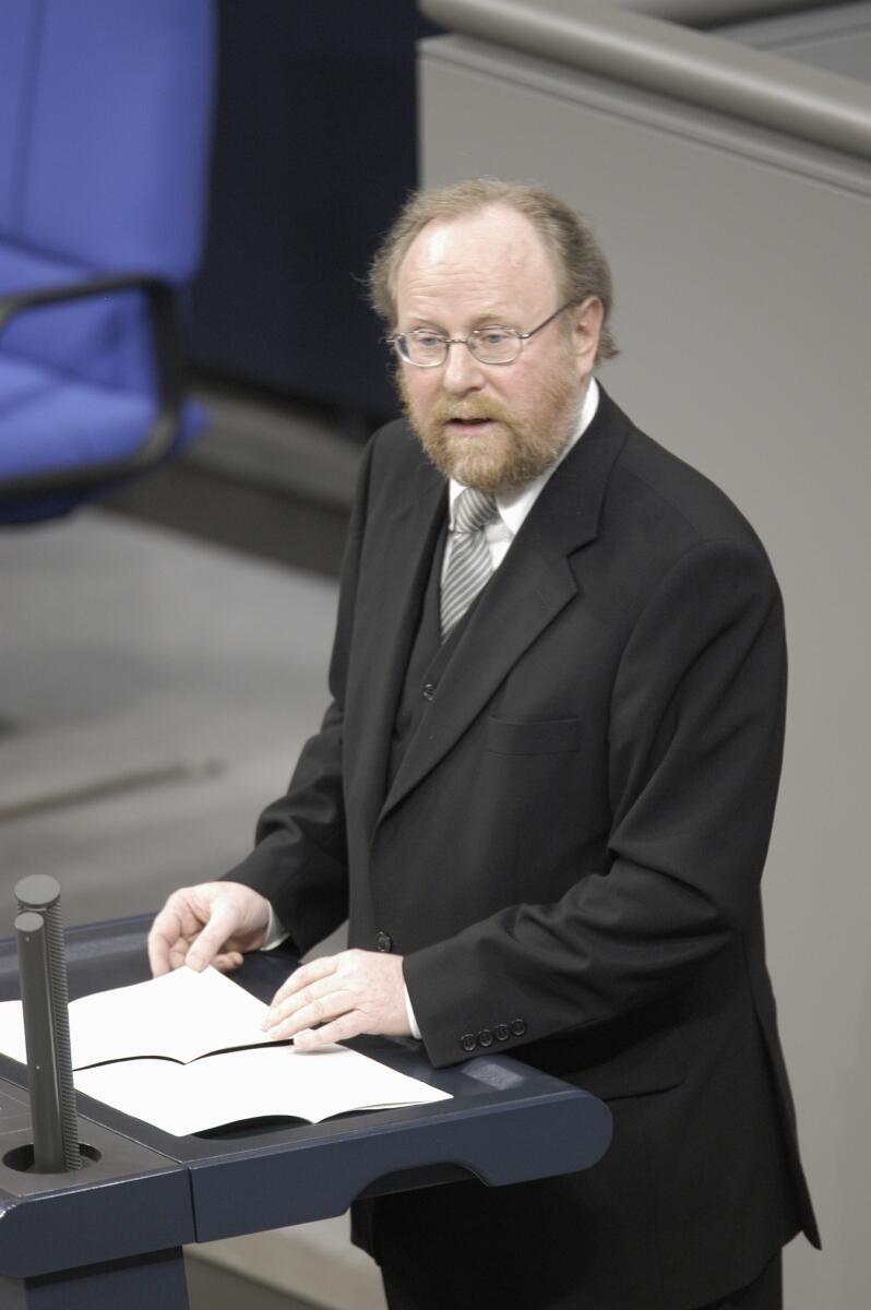 Tag des Gedenkens an die Opfer des Nationalsozialismus. Bundestagspräsident Wolfgang Thierse, SPD, Rede im Deutschen Bundestag.; Rednerpult, Präsident Thierse, Wolfgang Tag des Gedenkens an die Opfer des Nationalsozialismus. Bundestagspräsident Wolfgang Thierse, SPD, Rede im Deutschen Bundestag.; Rednerpult, Präsident
