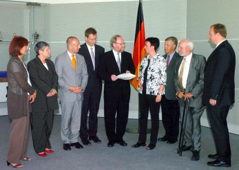 Hagedorn, Bettina; Weis, Petra; Kauch, Michael; Brauksiepe, Ralf; Thierse, Wolfgang; Klug, Astrid; Göppel, Josef; Weizsäcker, Ernst Ulrich von; Braun, Helge Reichstagsgebäude, Empfangsraum