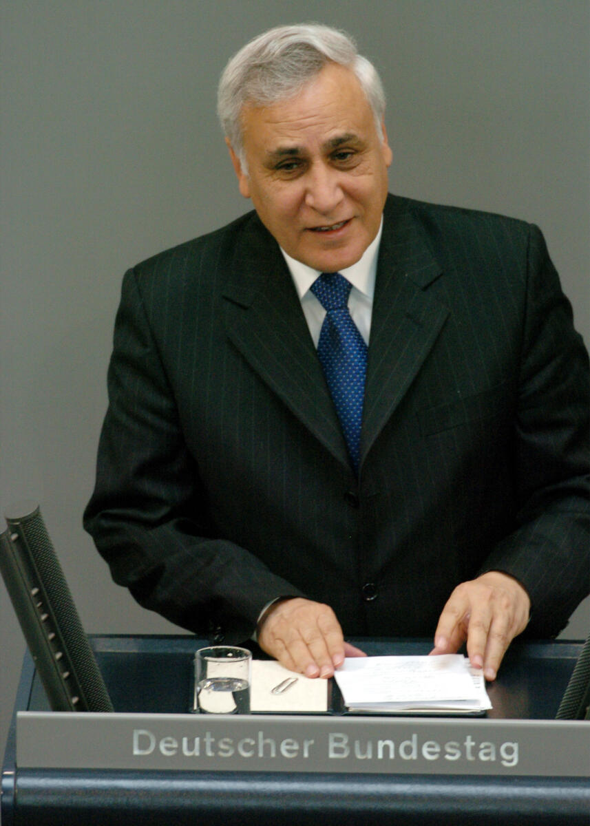 Katsav, Moshe Der israelische Staatspräsident Moshe Katsav während seiner Rede im Deutschen Bundestag anlässlich seines Staatsbesuchs in der Bundesrepublik Deutschland.; Rednerpult, Israel, Präsident