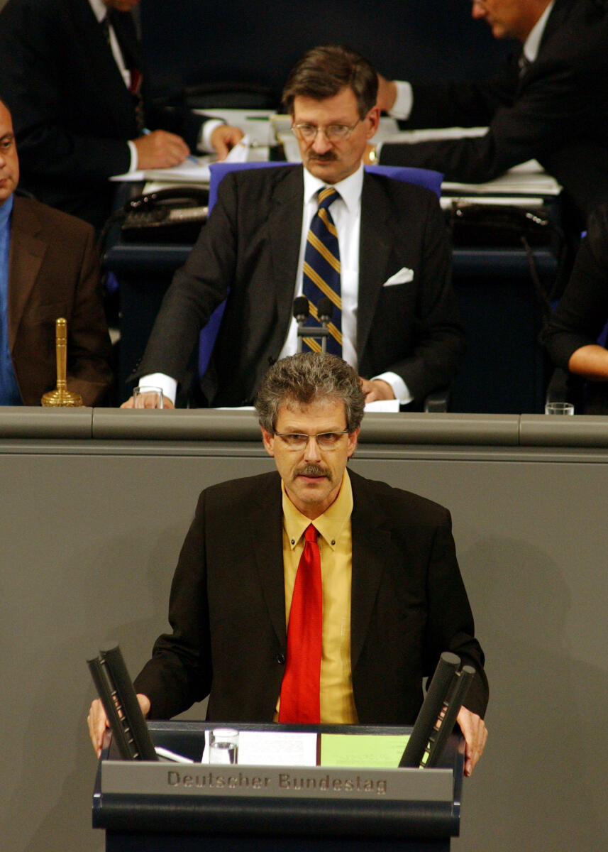 Manfred Helmut Zoellmer, SPD, MdB, Rede vor dem Deutschen Bundestag, 48. Sitzung.; Vorsitz: Bundestagsvizepräsident Dr. Hermann Otto Solms, FDP.; Bundestagsabgeordneter, Abgeordneter, Rednerpult, Vizepräsident, Plenum Solms, Hermann Otto; Zöllmer, Manfred Manfred Helmut Zoellmer, SPD, MdB, Rede vor dem Deutschen Bundestag, 48. Sitzung.; Vorsitz: Bundestagsvizepräsident Dr. Hermann Otto Solms, FDP.; Bundestagsabgeordneter, Abgeordneter, Rednerpult, Vizepräsident, Plenum