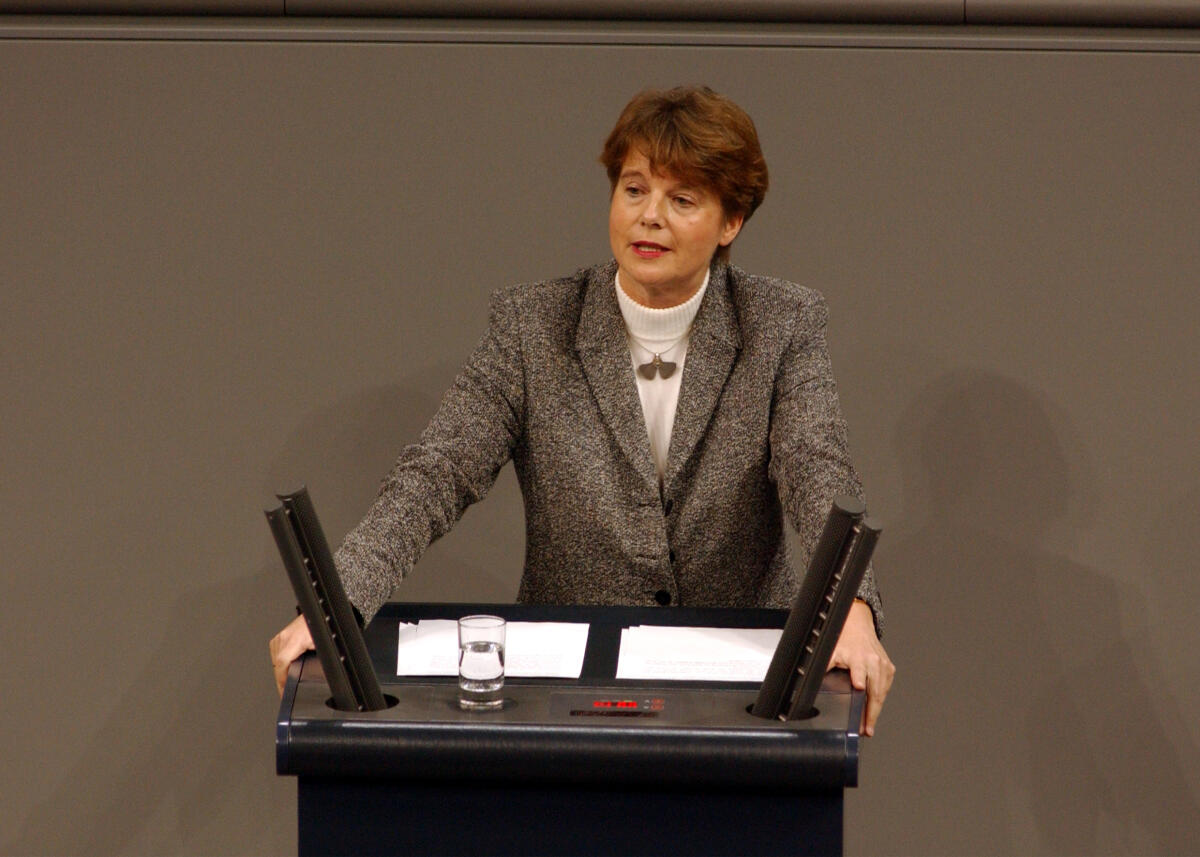 Ulrike Flach, FDP, MdB, im Deutschen Bundestag, Sitzung Nr.19.; Bundestagsabgeordnete, Abgeordnete, Rednerpult, Plenum Flach, Ulrike Ulrike Flach, FDP, MdB, im Deutschen Bundestag, Sitzung Nr.19.; Bundestagsabgeordnete, Abgeordnete, Rednerpult, Plenum
