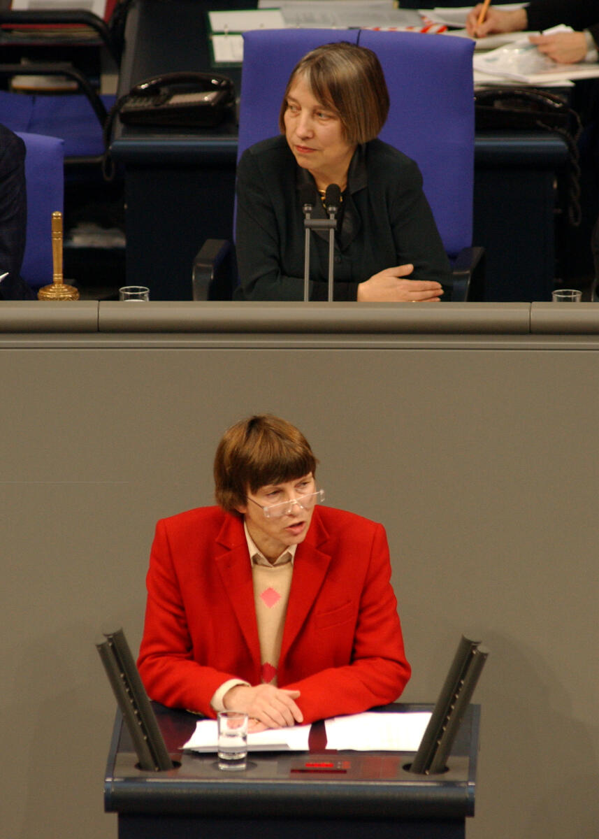 Christel Happach-Kasan, MdB, FDP, Rede im Deutschen Bundestag, Sitzung Nr. 29., TOP 9, Thema: EU-Agrarreform.; Vorsitz: Bundestagsvizepräsidentin Dr. Antje Vollmer, Bündnis90/Die Grünen.; Bundestagsabgeordnete, Abgeordnete, Rednerpult, Vizepräsidentin, Plenum Happach-Kasan, Christel; Vollmer, Antje Christel Happach-Kasan, MdB, FDP, Rede im Deutschen Bundestag, Sitzung Nr. 29., TOP 9, Thema: EU-Agrarreform.; Vorsitz: Bundestagsvizepräsidentin Dr. Antje Vollmer, Bündnis90/Die Grünen.; Bundestagsabgeordnete, Abgeordnete, Rednerpult, Vizepräsidentin, Plenum