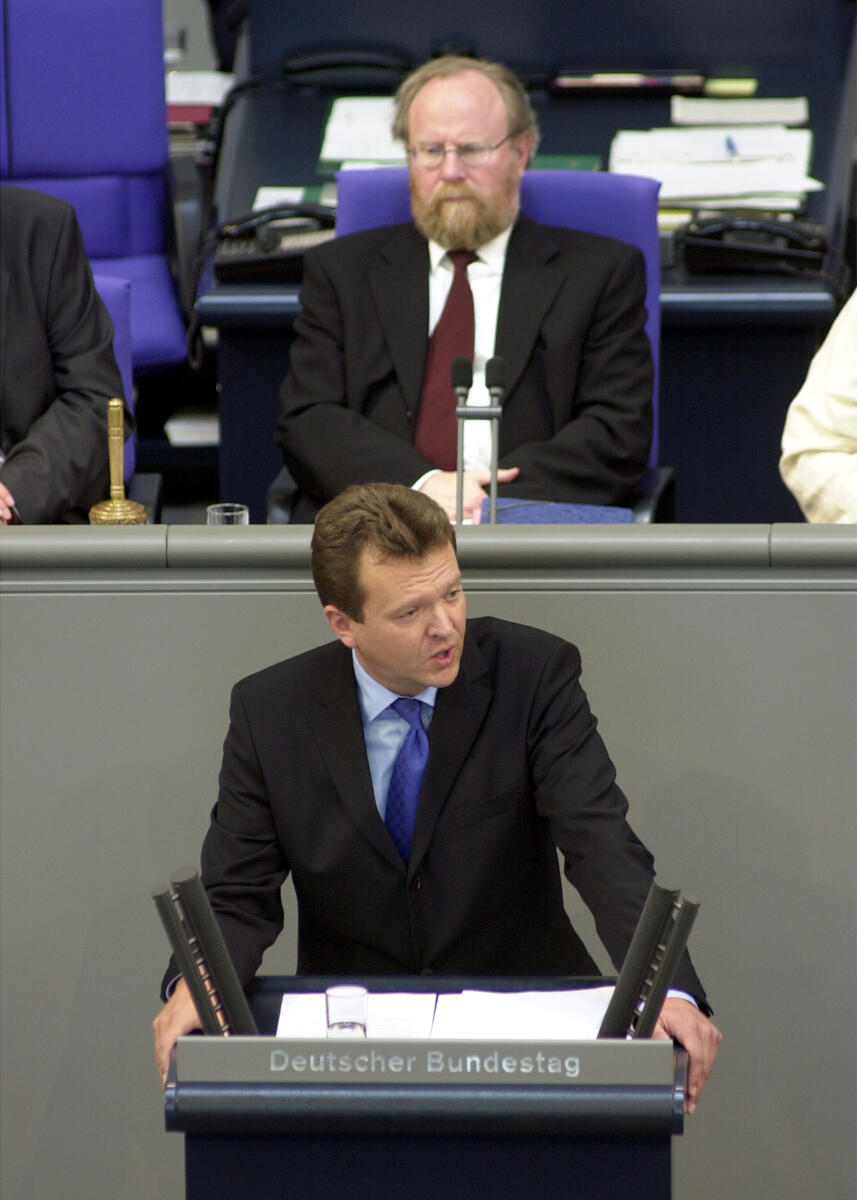 Rede, Martin Dörmann, SPD, MdB, Wolfgang Thierse, SPD, Bundestagspräsident,; 46. Bundestagssitzung, TOP 3, Regierungserklärung und anschliessende Debatte Verbraucherschutz, Deutscher Bundestag, Plenum Dörmann, Martin; Thierse, Wolfgang Rede, Martin Dörmann, SPD, MdB, Wolfgang Thierse, SPD, Bundestagspräsident,; 46. Bundestagssitzung, TOP 3, Regierungserklärung und anschliessende Debatte Verbraucherschutz, Deutscher Bundestag, Plenum