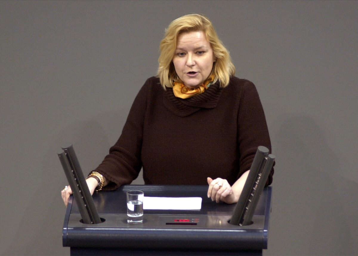 Gisela Piltz, FDP, MdB, Rede im Deutschen Bundestag, 19. Bundestagssitzung, TOP 5.; Bundestagsabgeordnete, Abgeordnete, Rednerpult, Plenum Piltz, Gisela Gisela Piltz, FDP, MdB, Rede im Deutschen Bundestag, 19. Bundestagssitzung, TOP 5.; Bundestagsabgeordnete, Abgeordnete, Rednerpult, Plenum