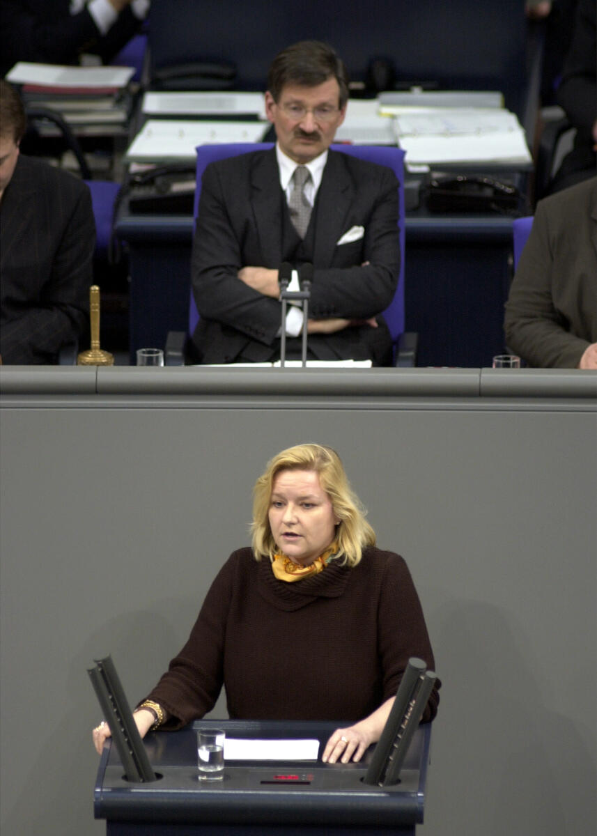 Rede, Gisela Piltz, FDP, MdB, Bundestagsvizepräsident; Dr. Hermann Otto Solms, FDP,; 19. Bundestagssitzung, TOP 5, Deutscher Bundestag Piltz, Gisela; Solms, Hermann Otto Rede, Gisela Piltz, FDP, MdB, Bundestagsvizepräsident; Dr. Hermann Otto Solms, FDP,; 19. Bundestagssitzung, TOP 5, Deutscher Bundestag