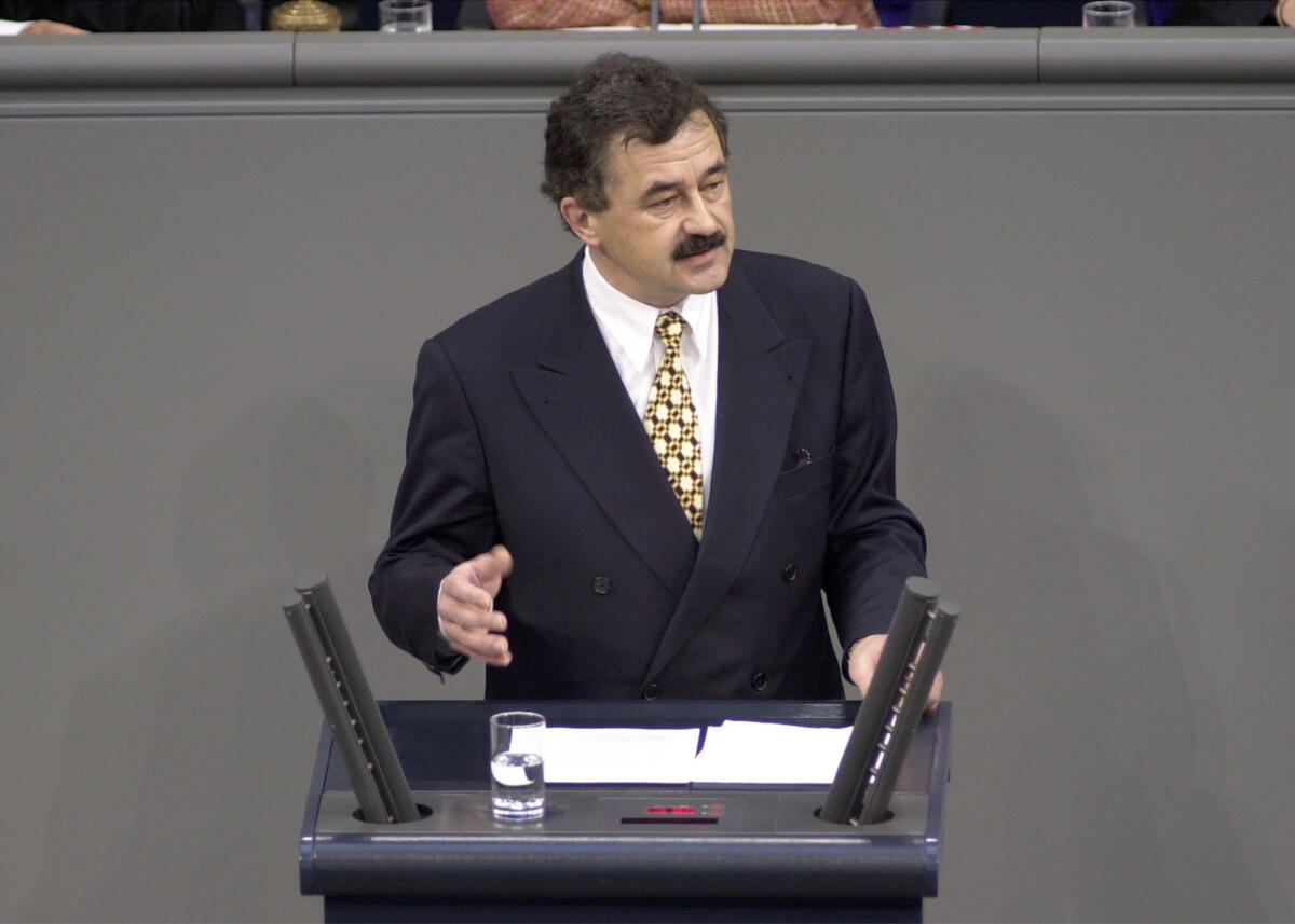 Joachim Günther, FDP, MdB, Rede im deutschen Bundestag, 19. Bundestagssitzung, TOP 4.; Bundestagsabgeordneter, Abgeordneter, Rednerpult, Plenum Günther, Joachim Joachim Günther, FDP, MdB, Rede im deutschen Bundestag, 19. Bundestagssitzung, TOP 4.; Bundestagsabgeordneter, Abgeordneter, Rednerpult, Plenum