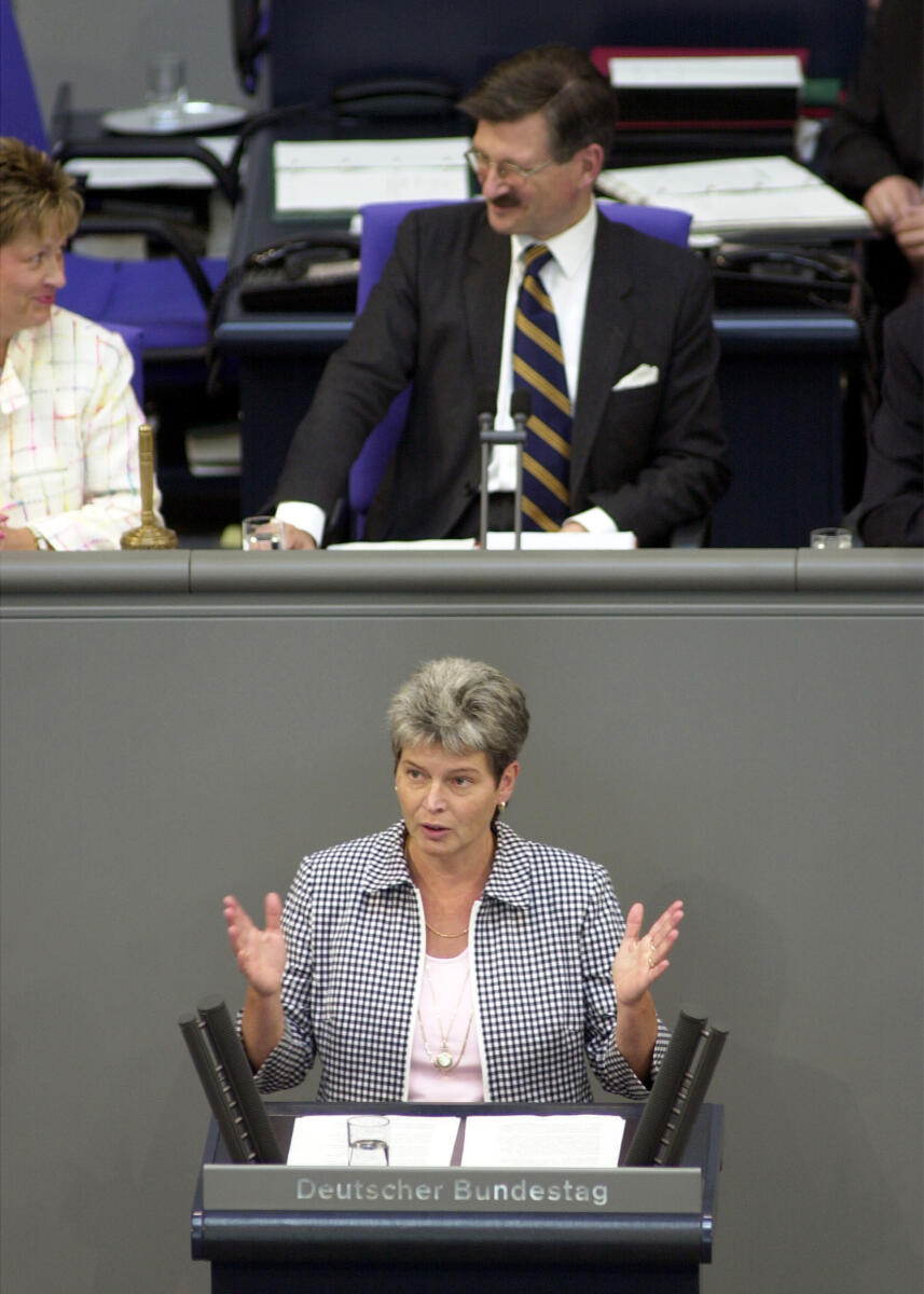 Sehn, Marita; Solms, Hermann Otto Marita Sehn, FDP,  MdB, Rede im Deutschen Bundestag, 48. Bundestagssitzung.; Vorsitz: Bundestagsvizepräsident Dr. Hermann Otto Solms, FDP.; Bundestagsbgeordneter, Abgeordneter, Rednerpult, Vizepräsident, Plenum