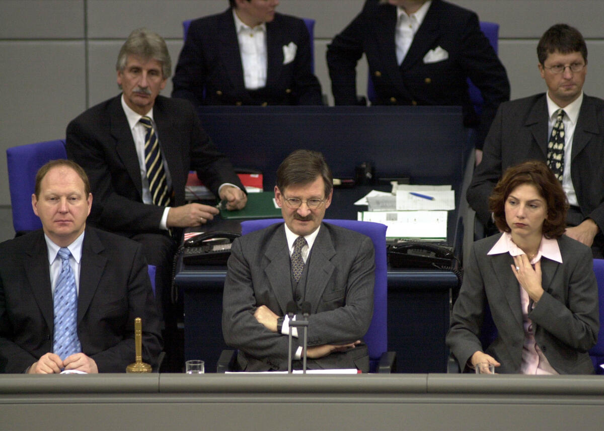 Brähmig, Klaus; Solms, Hermann Otto; Bätzing, Sabine (v.l.n.r.) Klaus Brähmig, CDU/CSU, MdB, Schriftführer, Bundestagsvizepräsident Dr. Hermann Otto Solms, FDP, Sabine Bätzig, SPD, MdB, Schriftführerin. 12.Bundestagssitzung, Deutscher Bundestag
