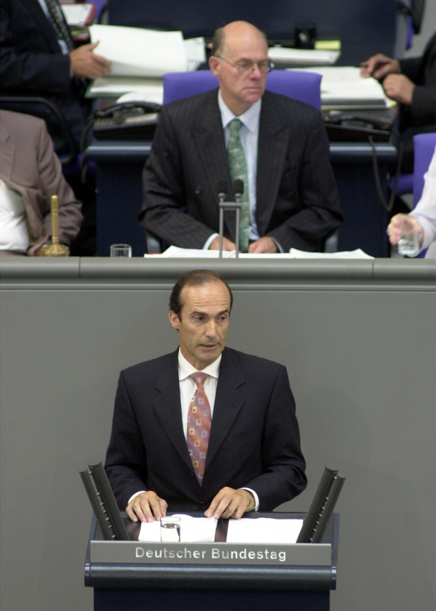 Gienger, Eberhard; Lammert, Norbert Rede, Eberhard Gienger, CDU/CSU, MdB, Plenarsitzung Nr. 53.; Vorsitz: Bundestagvizepräsident Dr. Norbert Lammert, CDU/CSU.; Bundestagsabgeordneter, Abgeordneter, Rednerpult, Vizepräsident, Plenum