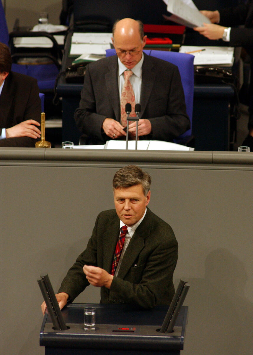 Josef Göppel, CDU/CSU, MdB, Rede im Deutschen Bundestag.; Vorsitz: Bundestagvizepräsident Dr. Norbert Lammert, CDU/CSU.; Bundestagsabgeordneter, Abgeordneter, Rednerpult, Plenum Göppel, Josef; Lammert, Norbert Josef Göppel, CDU/CSU, MdB, Rede im Deutschen Bundestag.; Vorsitz: Bundestagvizepräsident Dr. Norbert Lammert, CDU/CSU.; Bundestagsabgeordneter, Abgeordneter, Rednerpult, Plenum