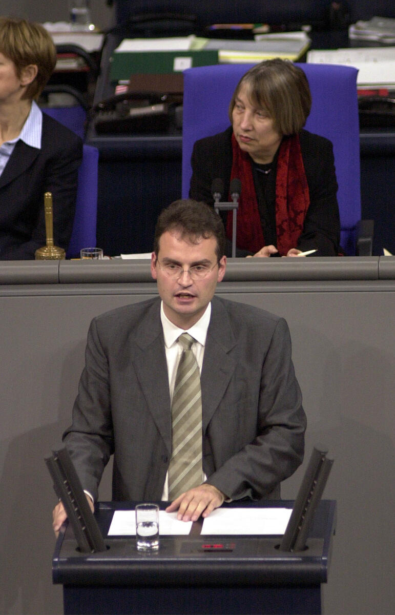 Dr. Günter Krings, CDU/CSU, MdB, 10. Bundestagssitzung, TOP 8, Urheberrecht.; Vorsitz: Bundestagsvizepräsidentin Dr. Antje Vollmer, Bündnis 90/Die Grünen.; Bundestagsabgeordneter, Abgeordneter, Rednerpult, Plenum Krings, Günter Dr. Günter Krings, CDU/CSU, MdB, 10. Bundestagssitzung, TOP 8, Urheberrecht.; Vorsitz: Bundestagsvizepräsidentin Dr. Antje Vollmer, Bündnis 90/Die Grünen.; Bundestagsabgeordneter, Abgeordneter, Rednerpult, Plenum