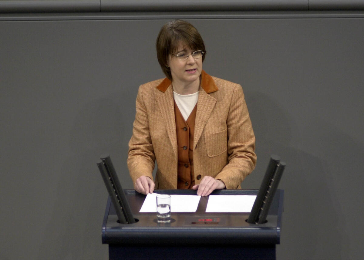 Kirsta Sager, Bündnis 90/Die Grünen, MdB, Rede im Deutschen Bundestag, 19. Bundestagssitzung, TOP 3, Thema 40 Jahre Elysée Vertrag, deutsch-französische Beziehungen.; Bundestagsabgeordnete, Abgeordnete, Rednerpult, Plenum Sager, Krista Kirsta Sager, Bündnis 90/Die Grünen, MdB, Rede im Deutschen Bundestag, 19. Bundestagssitzung, TOP 3, Thema 40 Jahre Elysée Vertrag, deutsch-französische Beziehungen.; Bundestagsabgeordnete, Abgeordnete, Rednerpult, Plenum