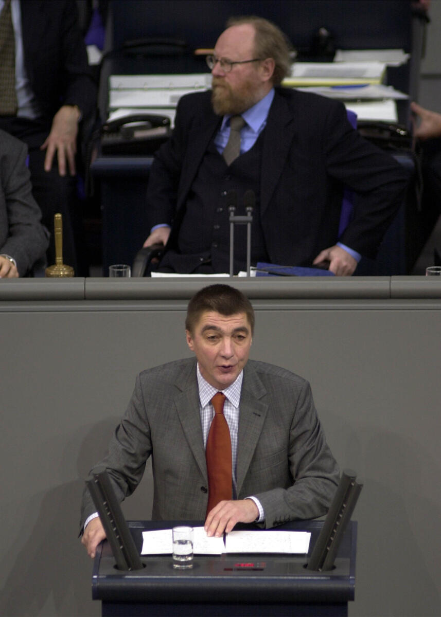 Dr. Andreas Schockenhoff, CDU/CSU, MdB, Rede im Deutschen Bundestag, 11. Bundestagssitzung, TOP 10, Fortsetzung des Einsatzes der Bundeswehr in Afghanistan.; Vorsitz: Bundestagspräsident Dr. Wofgang Thierse, SPD.; Bundestagsabgeordneter, Abgeordneter, Rednerpult, Präsident, Plenum Schockenhoff, Andreas Dr. Andreas Schockenhoff, CDU/CSU, MdB, Rede im Deutschen Bundestag, 11. Bundestagssitzung, TOP 10, Fortsetzung des Einsatzes der Bundeswehr in Afghanistan.; Vorsitz: Bundestagspräsident Dr. Wofgang Thierse, SPD.; Bundestagsabgeordneter, Abgeordneter, Rednerpult, Präsident, Plenum