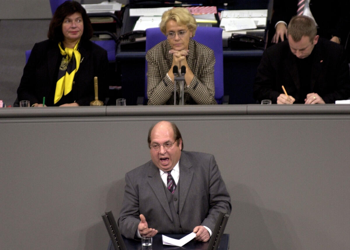 Zylajew, Willi; Kastner, Susanne Willi Zylajew, CDU/CSU, Erste Rede im Deutschen Bundestag, 8. Bundestagssitzung, Aktuelle Stunde.; Vorsitz: Bundestagsvizepräsidentin Dr. h. c. Susanne Kastner, SPD.; Bundestagsabgeordneter, Abgeordneter, Rednerpult, Vizepräsidentin, Plenum