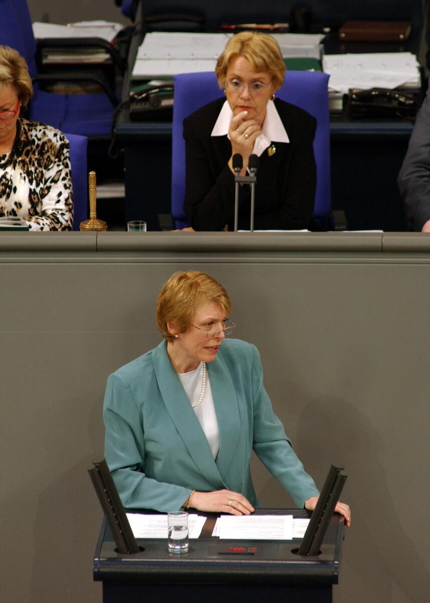 Doris Barnett, SPD, MdB, Rede im Deutschen Bundestag.; Vorsitz: Bundestagsvizepräsidentin Dr. h.c. Susanne Kastner, SPD.; Bundestagsabgeordnete, Abgeordnete, Rednerpult, Vizepräsidentin, Plenum Barnett, Doris; Kastner, Susanne Doris Barnett, SPD, MdB, Rede im Deutschen Bundestag.; Vorsitz: Bundestagsvizepräsidentin Dr. h.c. Susanne Kastner, SPD.; Bundestagsabgeordnete, Abgeordnete, Rednerpult, Vizepräsidentin, Plenum